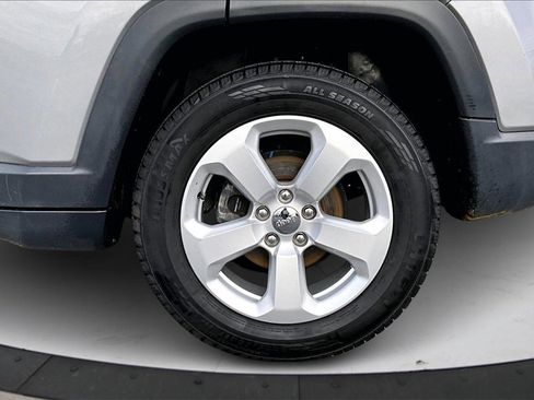 Certified 2019 Jeep Compass Latitude w/ Cold Weather Group image 31