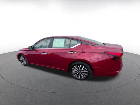 Used 2025 Nissan Altima 2.5 SV FWD image 10