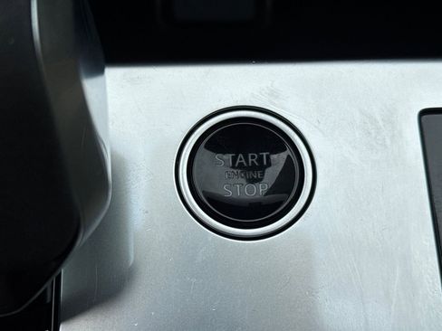 Used 2023 Land Rover Range Rover SE image 26