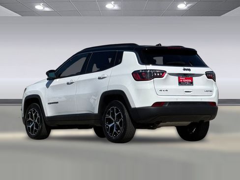 Used 2025 Jeep Compass Limited image 7