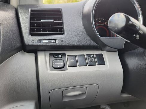 Used 2010 Toyota Highlander 2WD image 19