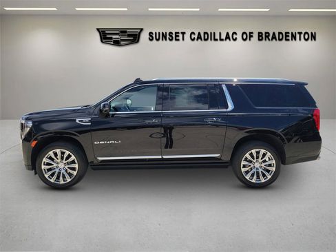 Used 2023 GMC Yukon XL Denali AWD/4WD image 7