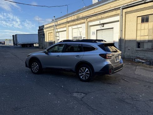 Used 2020 Subaru Outback Premium AWD/4WD image 6