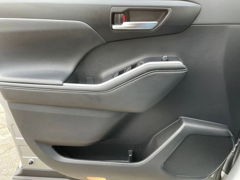 Used 2025 Toyota Highlander XSE image 18