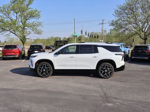 Used 2026 Chevrolet Traverse High Country w/ LPO, Floor Liner Package AWD/4WD image 4