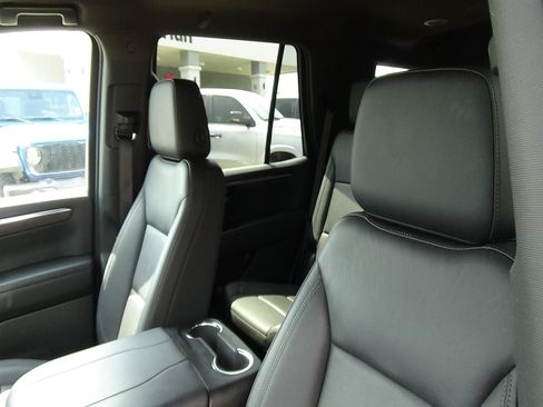 Used 2025 Chevrolet Tahoe LT AWD/4WD image 17
