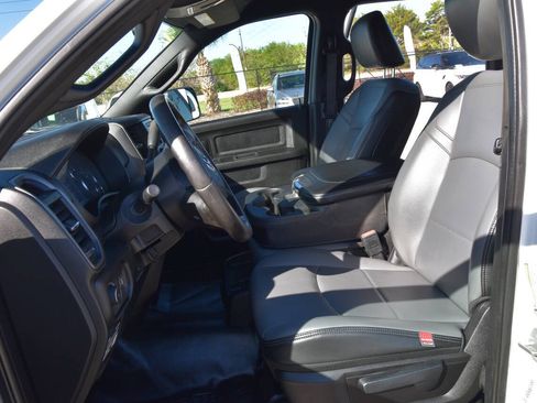 Used 2022 RAM 2500 Tradesman w/ Chrome Appearance Group AWD/4WD image 8