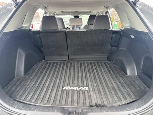 Used 2021 Toyota RAV4 XLE w/ Convenience Package image 8