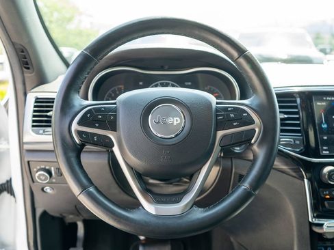 Used 2019 Jeep Grand Cherokee Altitude AWD/4WD image 15