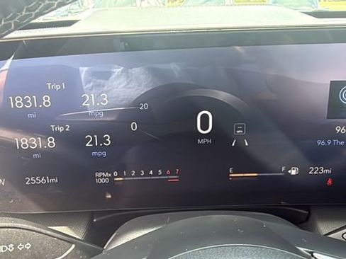 Used 2025 Buick Enclave Preferred AWD/4WD image 15