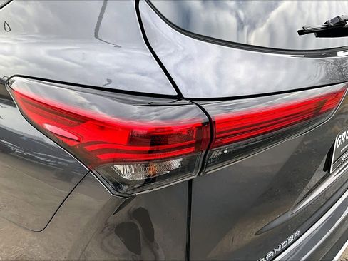 Used 2023 Toyota Highlander XSE image 29