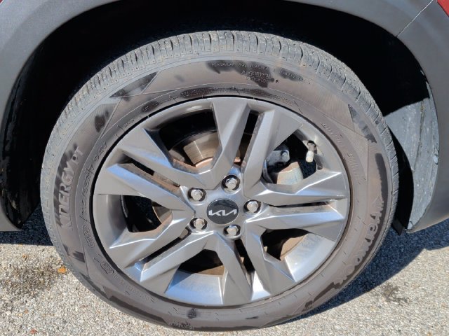 Used 2023 Kia Seltos S w/ Navigation Package FWD image 9