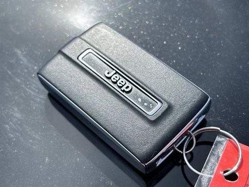 Certified 2023 Jeep Grand Cherokee Altitude AWD/4WD image 11