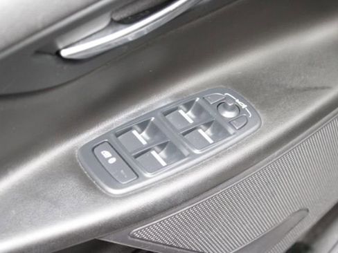 Used 2017 Jaguar XE Premium image 10