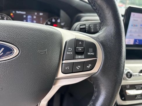 Used 2021 Ford Explorer XLT w/ Equipment Group 202A AWD/4WD image 18