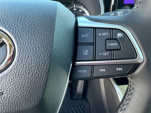 New 2025 Toyota Highlander XLE image 27