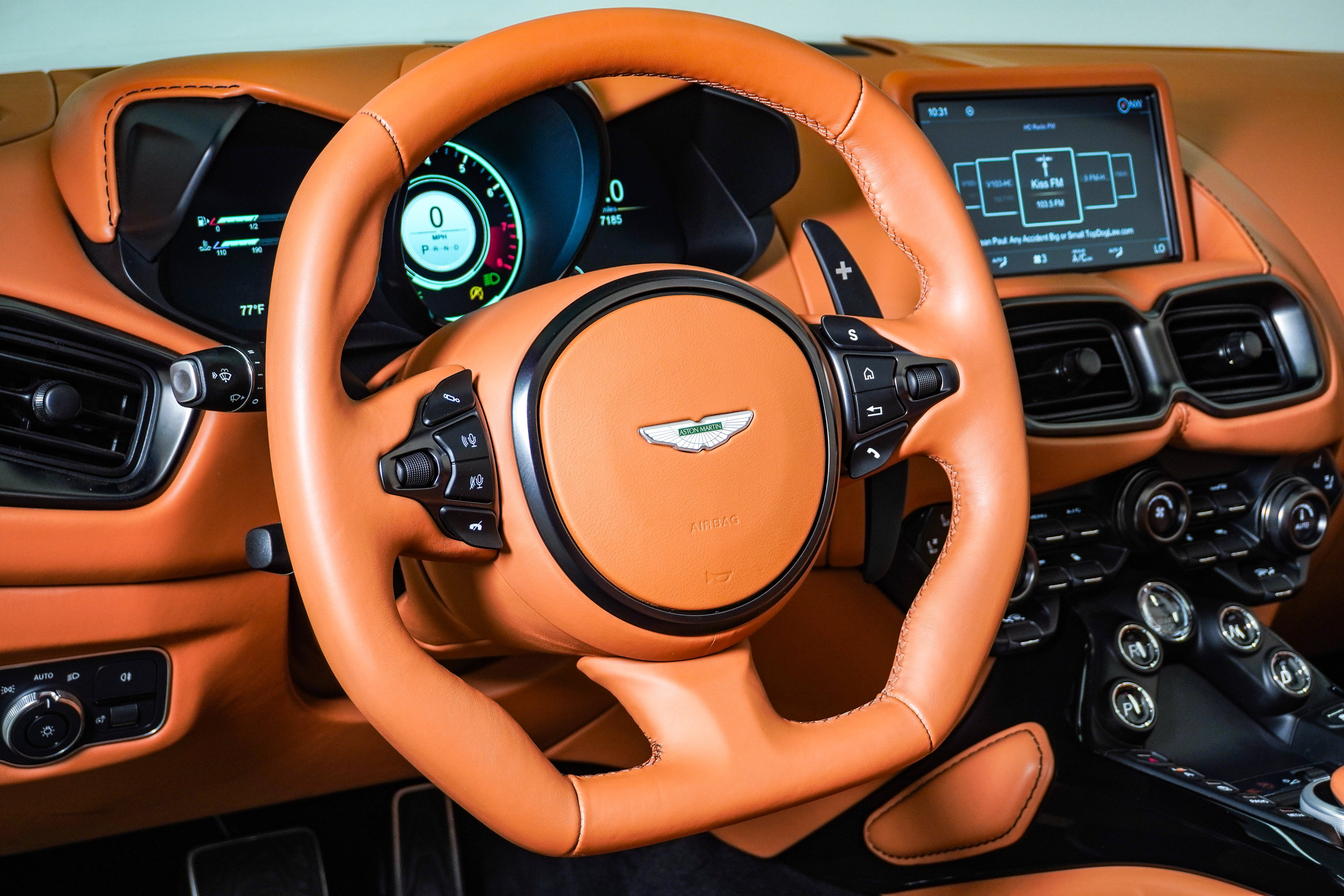 Used 2023 Aston Martin V8 Vantage Roadster RWD image 26