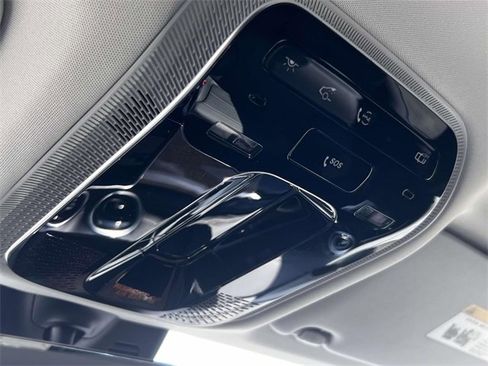 Used 2025 Mercedes-Benz GLC 350e 4MATIC image 33