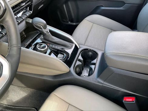 Used 2025 Chevrolet Colorado ZR2 w/ Technology Package image 15