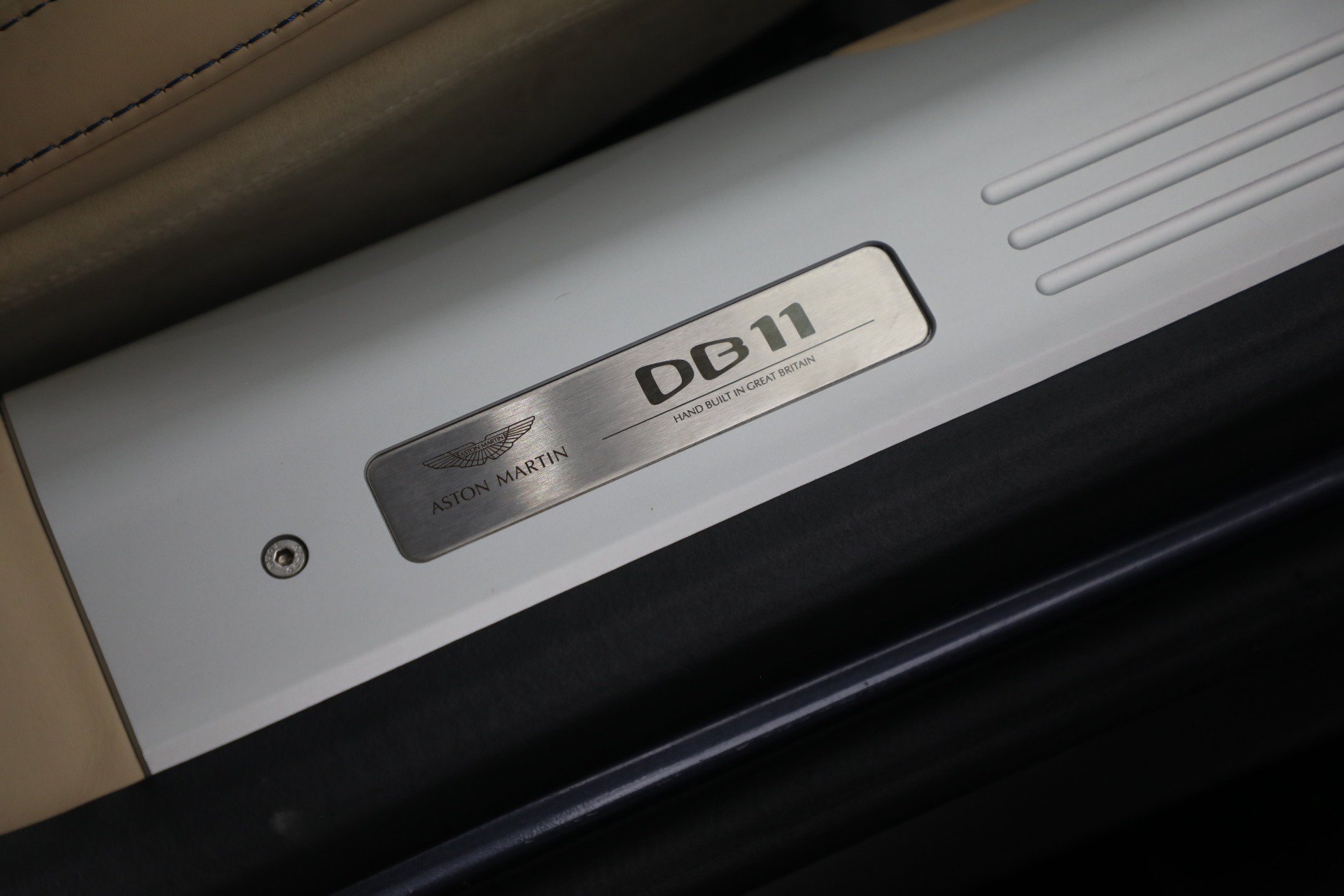 Used 2022 Aston Martin DB11 Volante RWD image 45