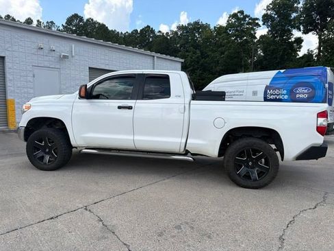 Used 2017 Toyota Tundra SR5 w/ SR5 Upgrade Package AWD/4WD image 29