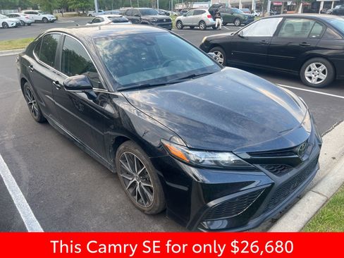 Used 2024 Toyota Camry SE FWD image 3