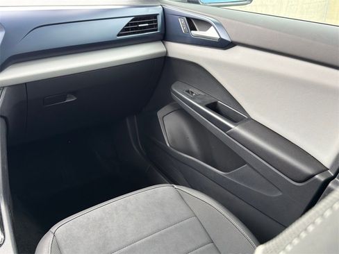 Used 2023 Volkswagen Taos SE w/ Panoramic Sunroof Package image 25