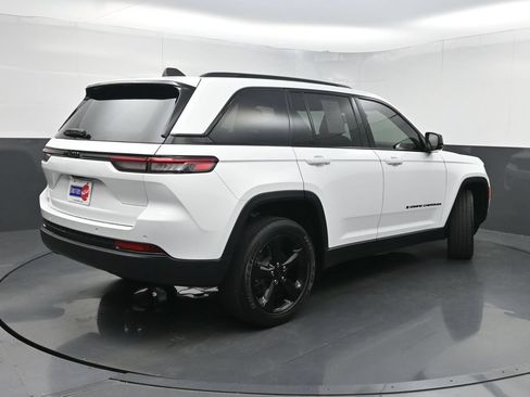 Used 2023 Jeep Grand Cherokee Altitude RWD image 25