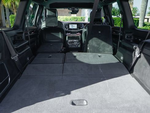 Used 2022 Jeep Wagoneer Series III w/ Rear Seat Video Group 1 AWD/4WD image 9
