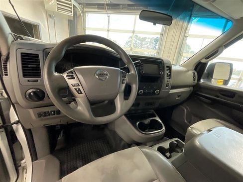 Used 2015 Nissan NV 2500 SL w/ Technology Package image 13