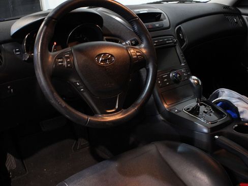Used 2012 Hyundai Genesis 3.8 image 30