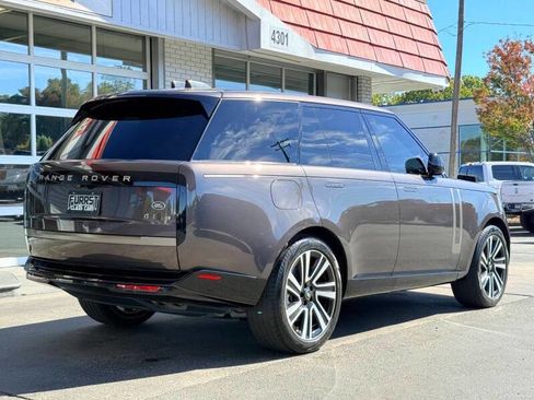 Used 2023 Land Rover Range Rover SE image 3