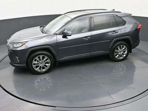 Used 2021 Toyota RAV4 XLE Premium image 40