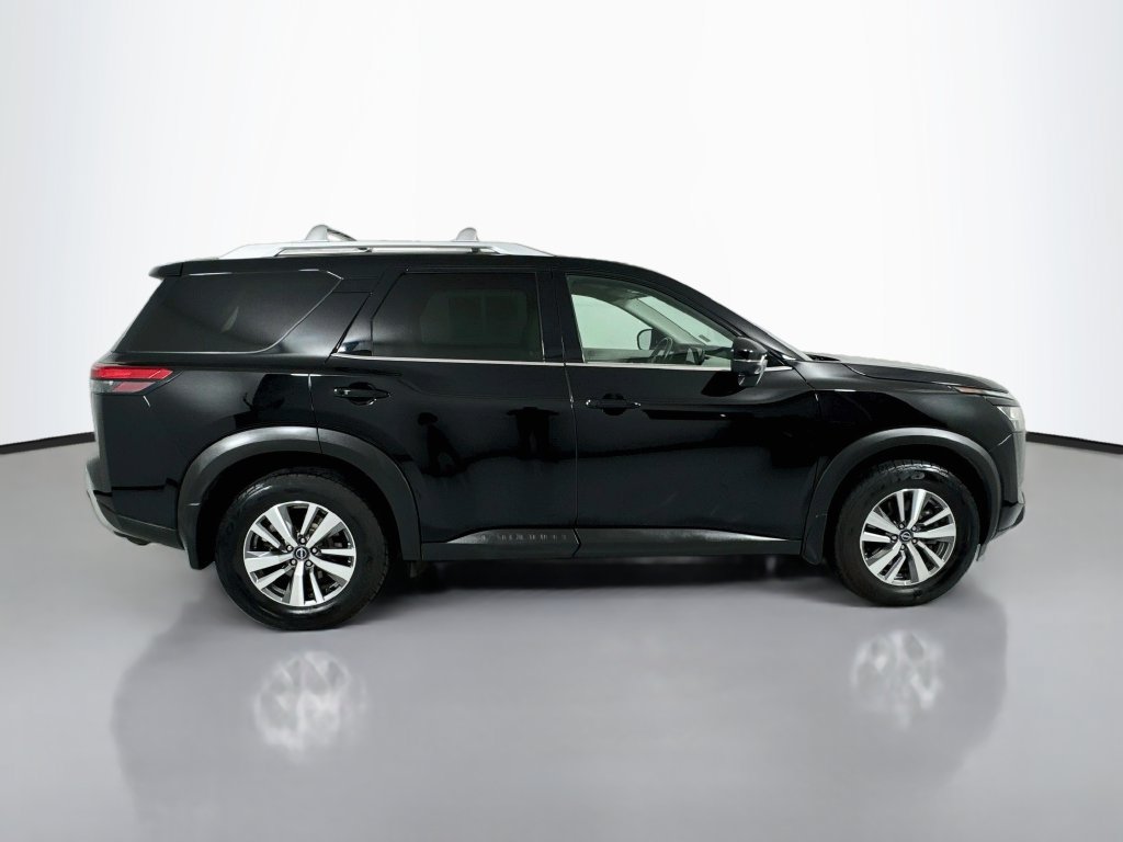 Used 2023 Nissan Pathfinder SL w/ Black Appearance Package AWD/4WD image 9