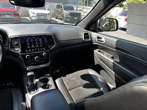Used 2022 Jeep Grand Cherokee Laredo X AWD/4WD image 17