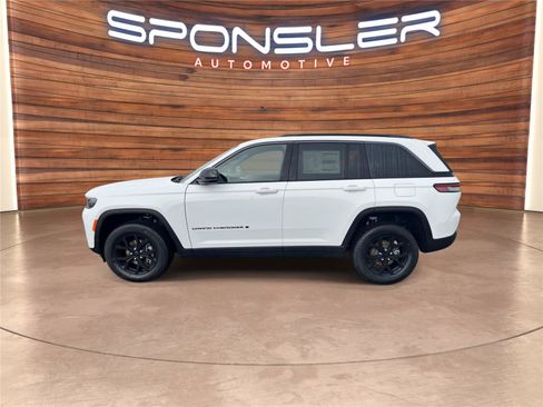 New 2026 Jeep Grand Cherokee Altitude image 2