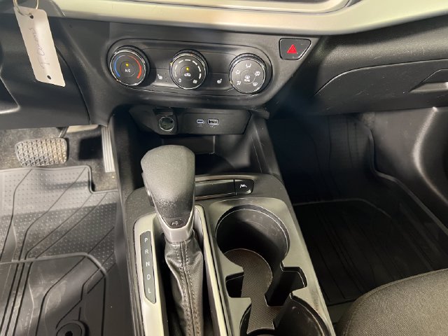 Used 2024 Chevrolet Trax LS w/ LS Convenience Package FWD image 19