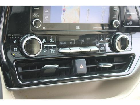Used 2020 Toyota Highlander Limited image 28