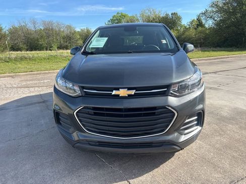 Used 2020 Chevrolet Trax LS FWD image 2