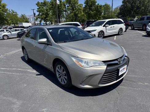 Used 2017 Toyota Camry XLE FWD image 4