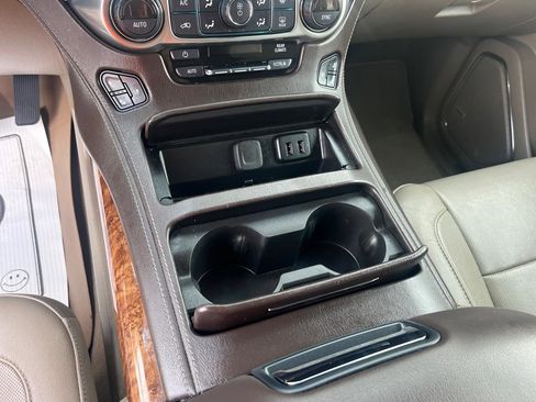 Used 2020 Chevrolet Suburban Premier image 12