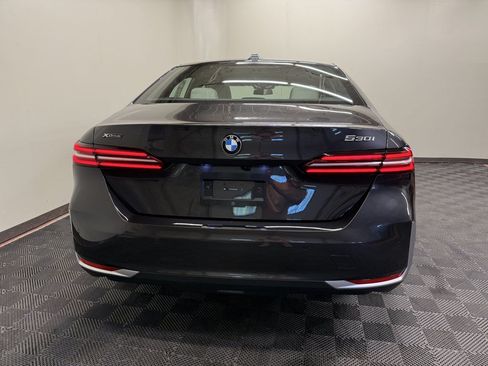 Used 2024 BMW 530i xDrive w/ Premium Package AWD/4WD image 9