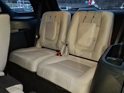 Used 2019 Ford Explorer XLT image 11