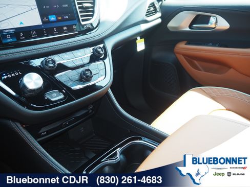New 2026 Chrysler Pacifica Pinnacle FWD image 26
