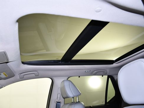 Used 2025 Honda Pilot Touring image 39