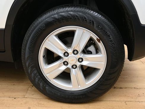 Used 2022 Chevrolet Trax LT w/ LT Convenience Package AWD/4WD image 15