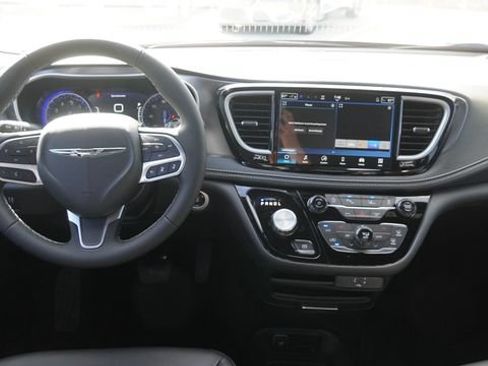 New 2026 Chrysler Pacifica Select FWD image 15