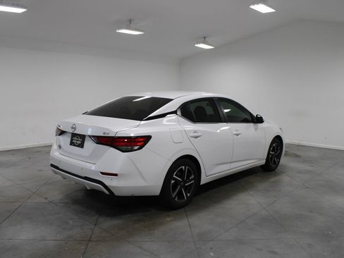 Used 2024 Nissan Sentra SV FWD image 9