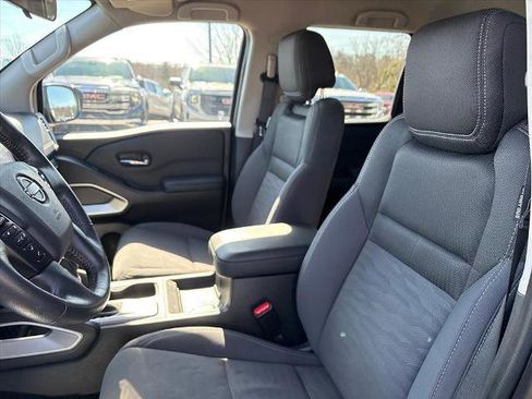 Used 2022 Nissan Frontier SV image 17