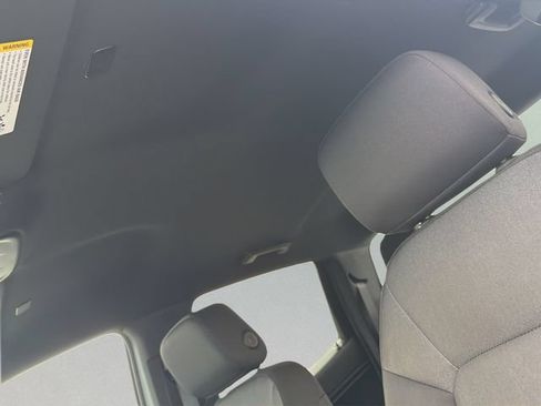 Used 2023 Chevrolet Colorado W/T RWD image 17